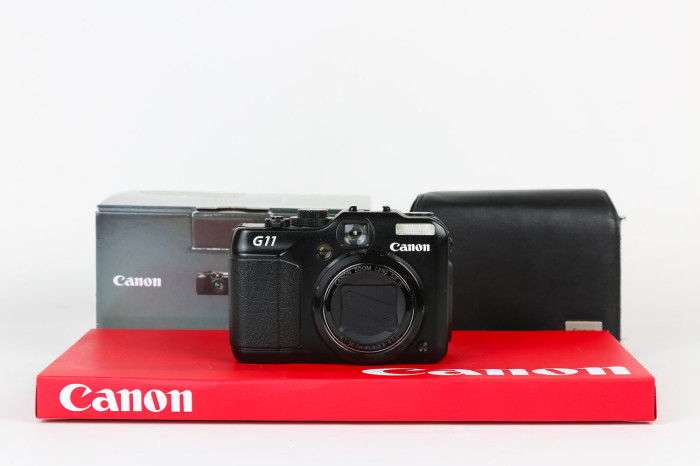 Canon G11 main product photo