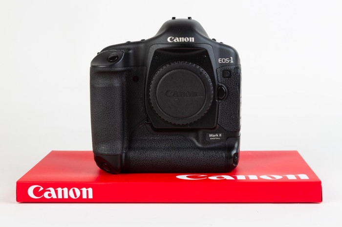 Canon 1D Mark II main product photo