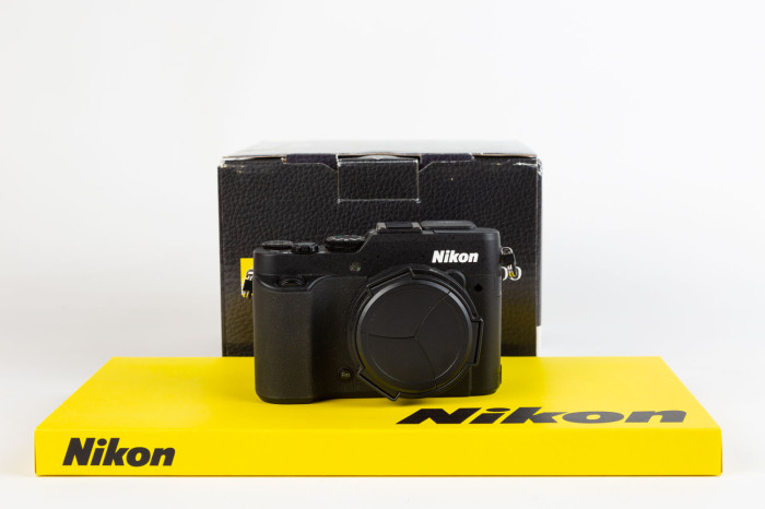 Nikon Coolpix P7800 main product photo