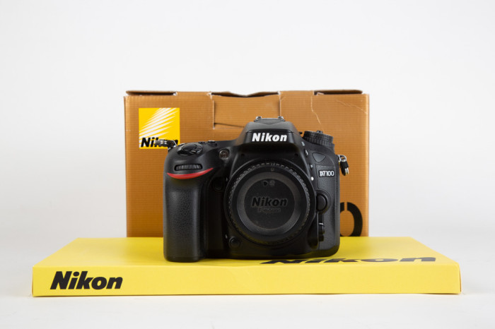 Nikon D7100 main product photo