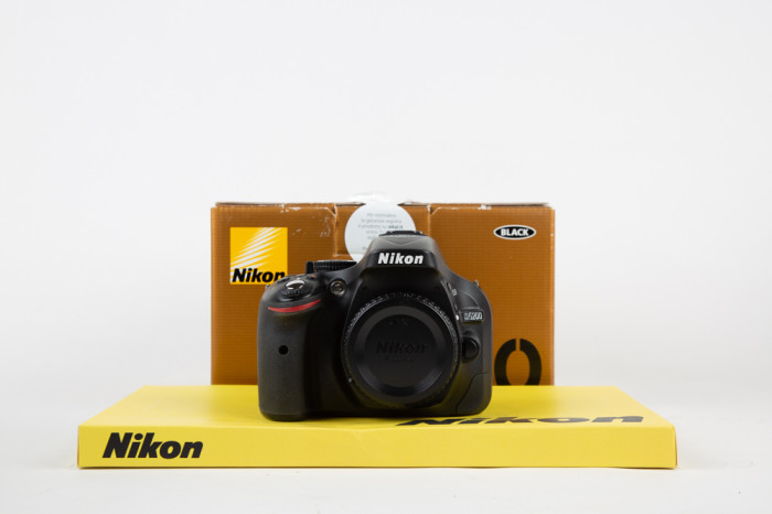 Nikon D5200 main product photo