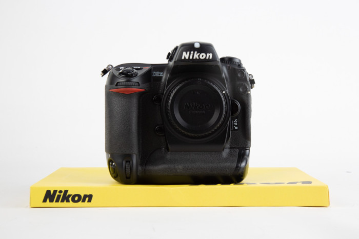 Nikon D2X main product photo