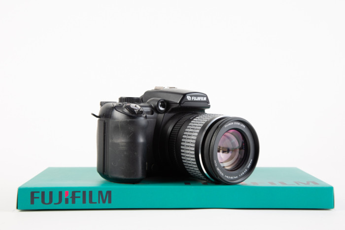 Fujifilm Finepix S9500 main product photo