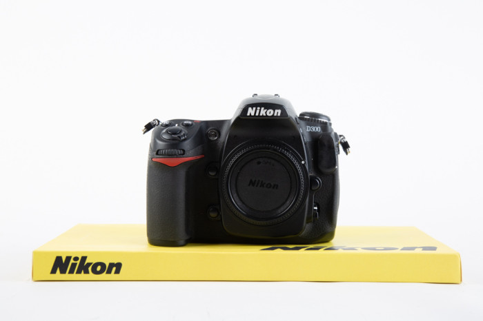 Nikon D300 main product photo