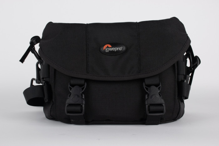 Borsa Lowepro Stealth Reporter 100 aw main product photo
