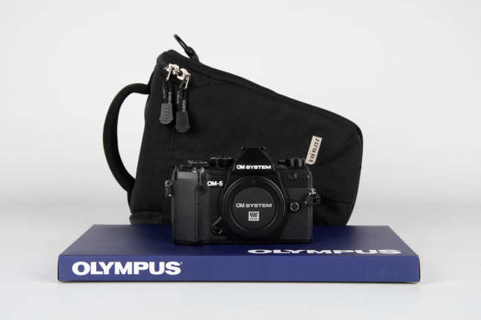 Olympus OM System OM-5 + borsa main product photo