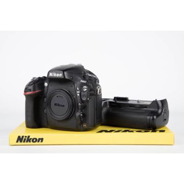Nikon D800 + battery grip Pixel