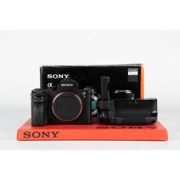 Sony A7 Mark II + battery grip
