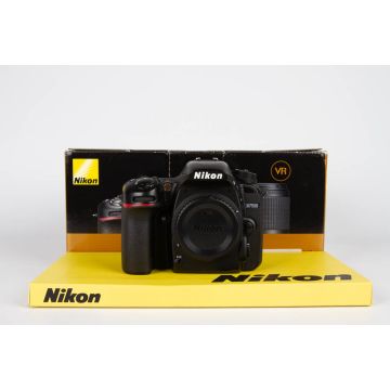 Nikon D7500