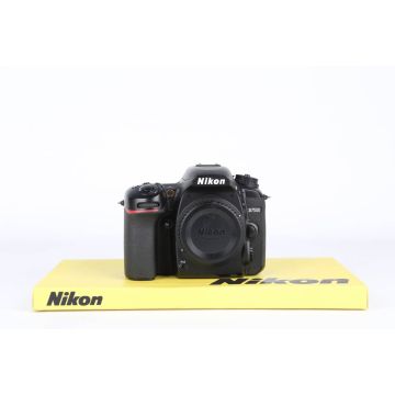 Nikon D7500