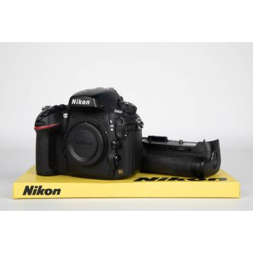 Nikon D800 + battery grip