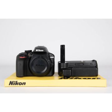 Nikon D3400 + Battery Grip Neewer