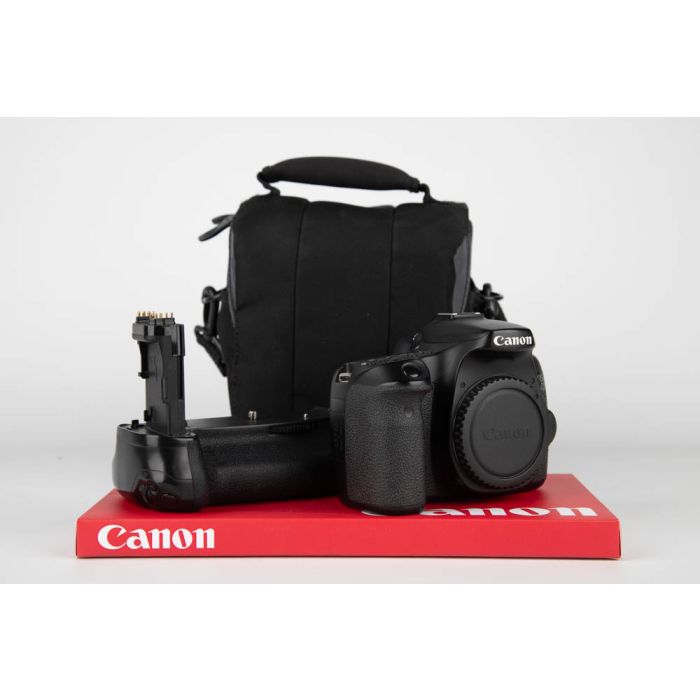 Canon 70D + battery grip Neewer main product photo