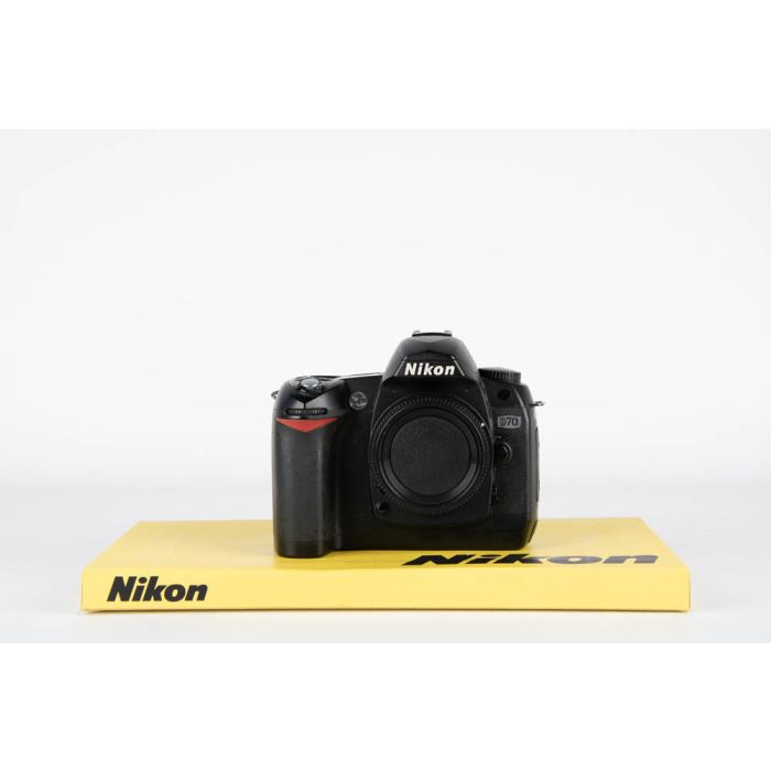 Nikon D70 main product photo