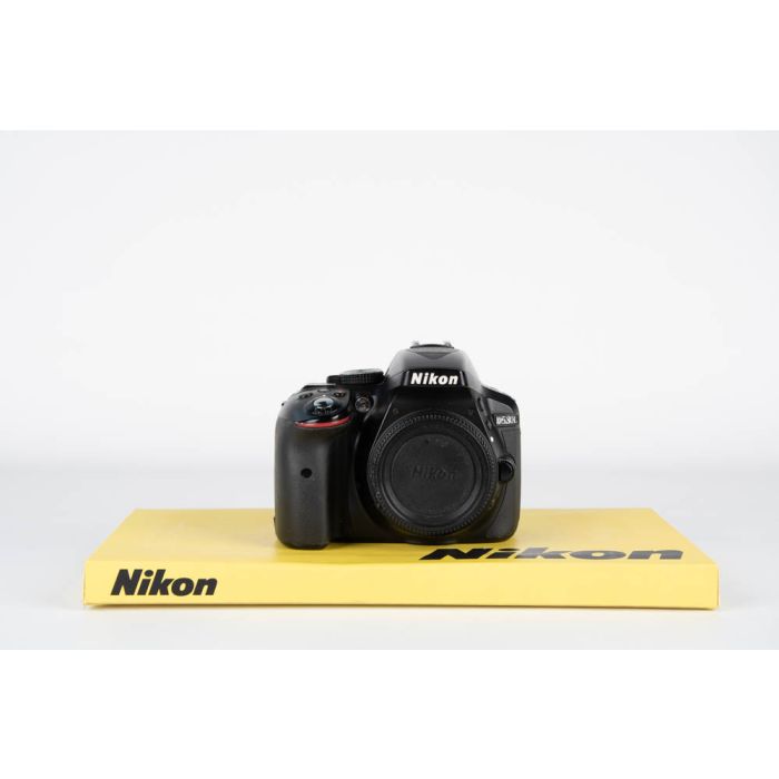 Nikon D5300 main product photo