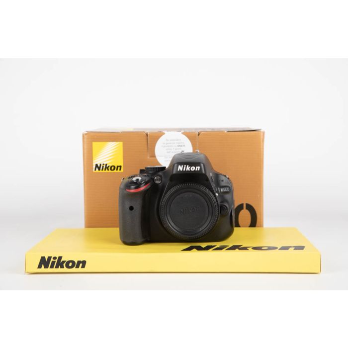 Nikon D5100 main product photo