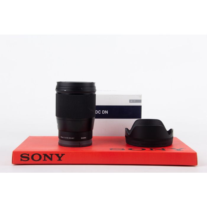 Sigma 16mm F1.4 DC DN Contemporary Sony E main product photo