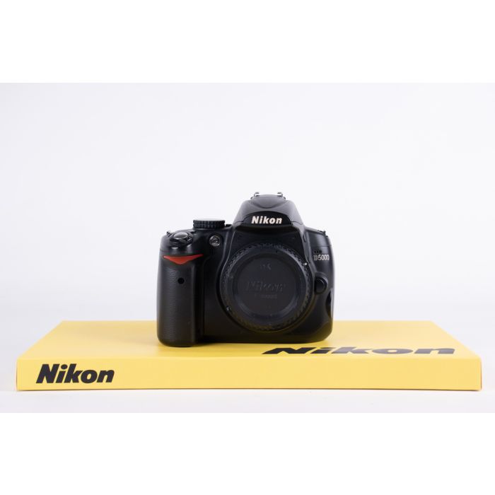 Nikon D5000 main product photo
