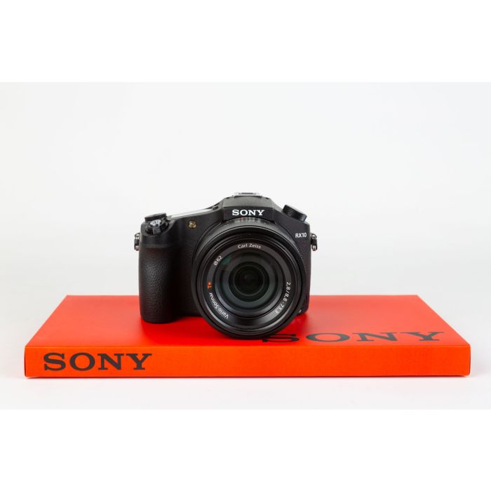Sony RX10 main product photo