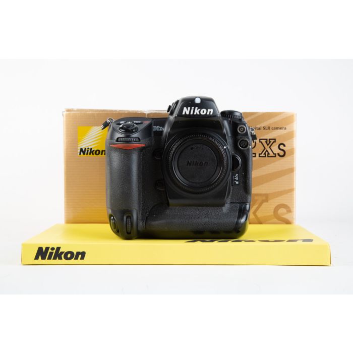 Nikon D2XS main product photo