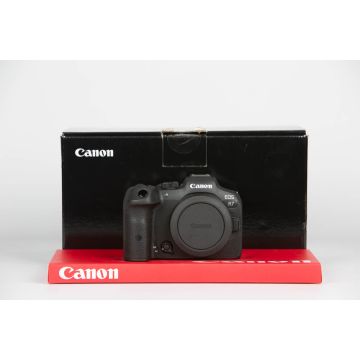 Canon EOS R7