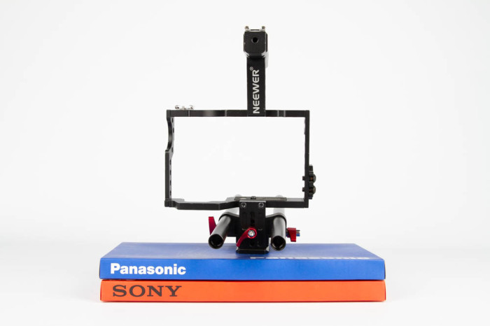 Neewer cage per Sony A7 A7S A7R A7R II A7S II A7RIII A7 III Panasonic Lumix DMC-GH4 main product photo
