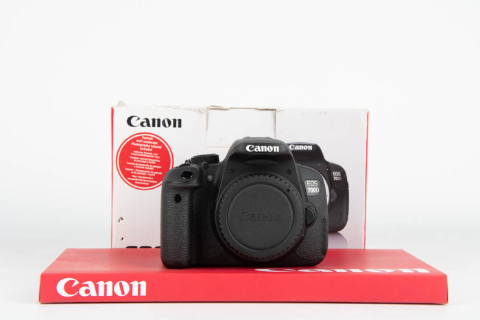 Canon 700D main product photo