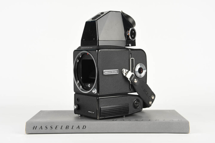 Hasselblad 500 EL-M + mirino prismatico + magazzino 24 main product photo