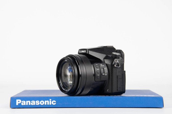 Panasonic lumix DMC-FZ2000 main product photo